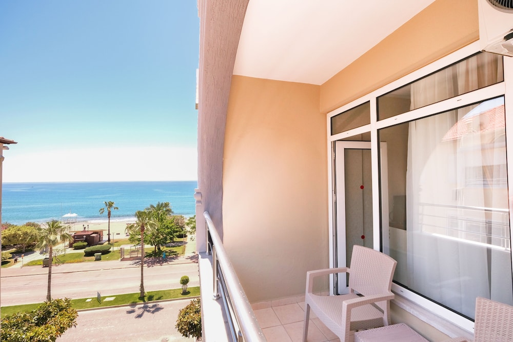Wien Star Hotel — Beach in Alanya