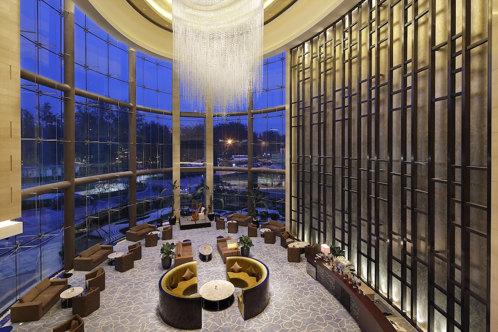 Crowne Plaza Beijing Lido by IHG — Restaurant & bars in Beijing, Beijing