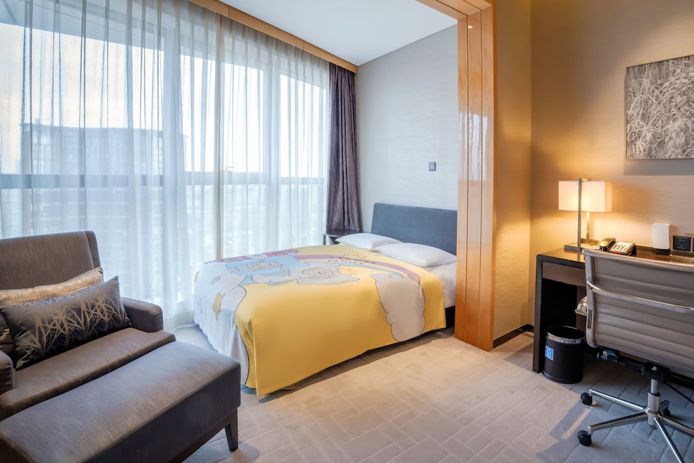 Crowne Plaza Beijing Lido by IHG — Hotel rooms in Beijing, Beijing