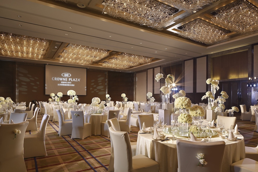 Crowne Plaza Beijing Lido by IHG — Hotel building in Beijing, Beijing