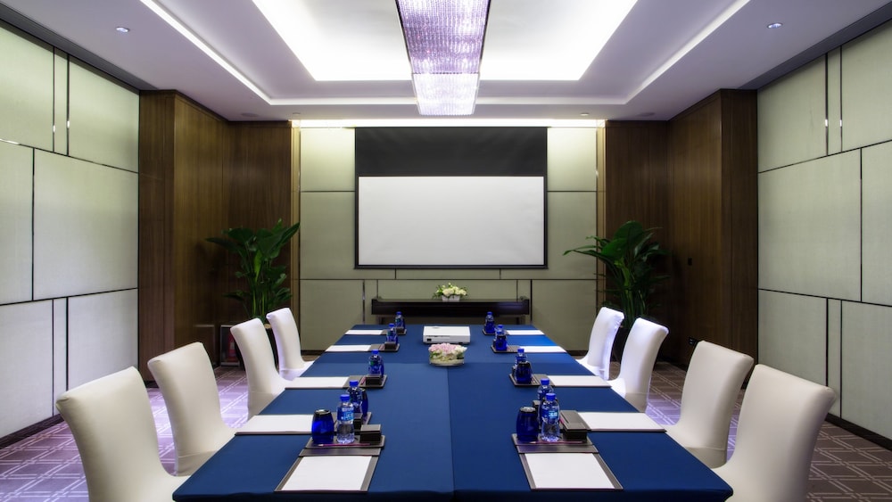 Crowne Plaza Beijing Lido by IHG — Hotel building in Beijing, Beijing