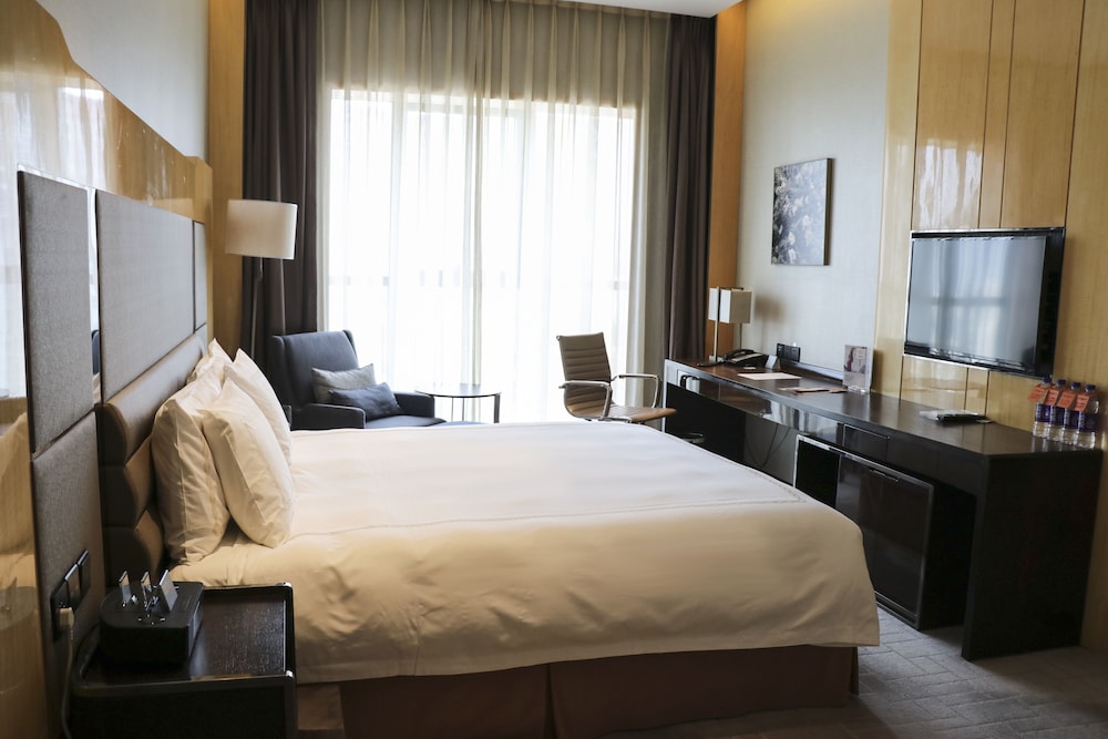 Crowne Plaza Beijing Lido by IHG — Hotel rooms in Beijing, Beijing