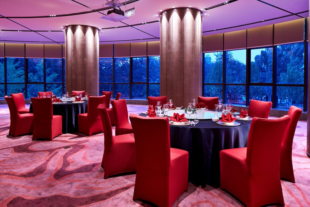 Crowne Plaza Beijing Lido by IHG — Restaurant & bars in Beijing, Beijing