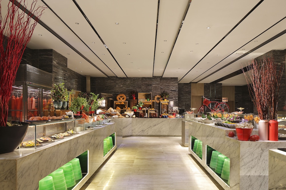 Crowne Plaza Beijing Lido by IHG — Restaurant & bars in Beijing, Beijing
