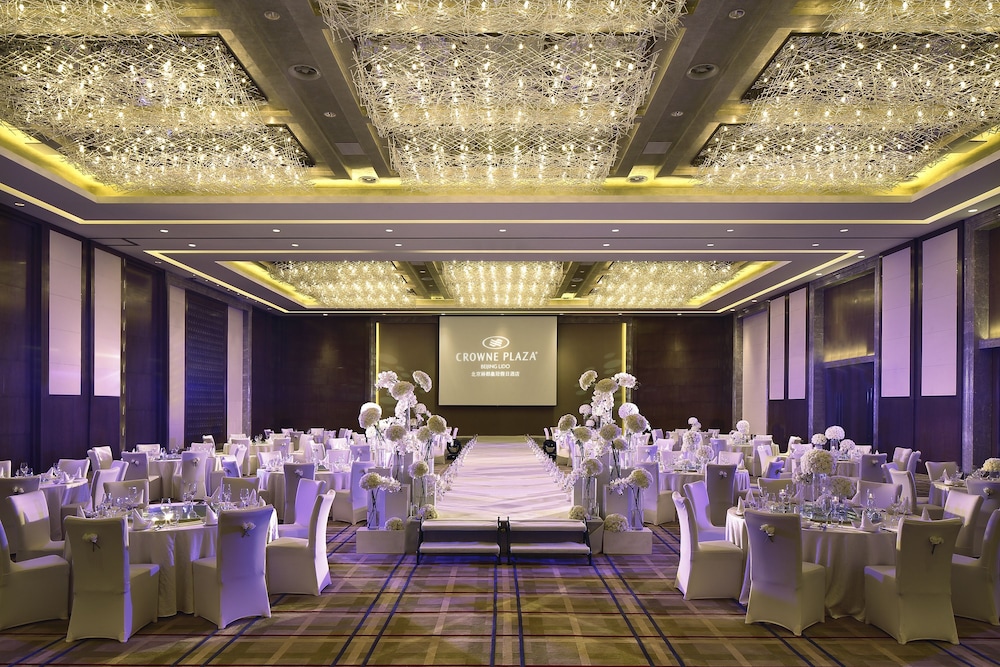 Crowne Plaza Beijing Lido by IHG — Hotel building in Beijing, Beijing