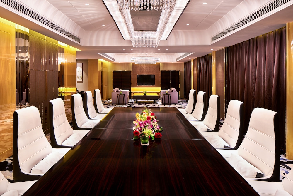 Crowne Plaza Beijing Lido by IHG — Hotel building in Beijing, Beijing