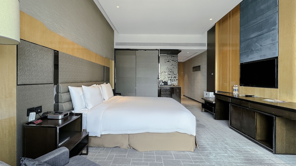 Crowne Plaza Beijing Lido by IHG — Hotel rooms in Beijing, Beijing