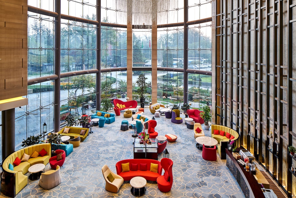 Crowne Plaza Beijing Lido by IHG — Restaurant & bars in Beijing, Beijing