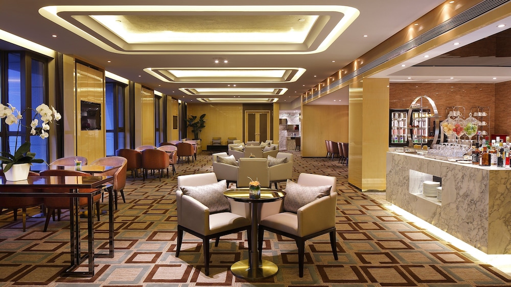 Crowne Plaza Beijing Lido by IHG — Restaurant & bars in Beijing, Beijing