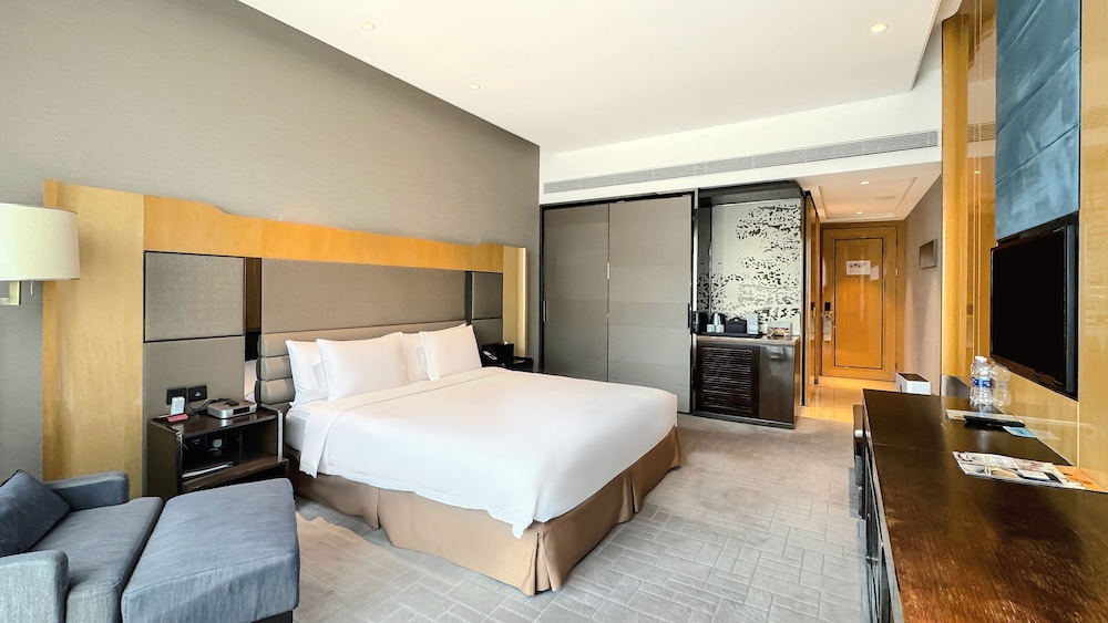 Crowne Plaza Beijing Lido by IHG — Hotel rooms in Beijing, Beijing