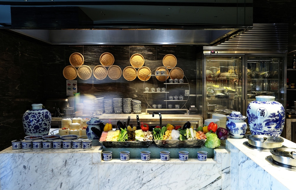 Crowne Plaza Beijing Lido by IHG — Restaurant & bars in Beijing, Beijing