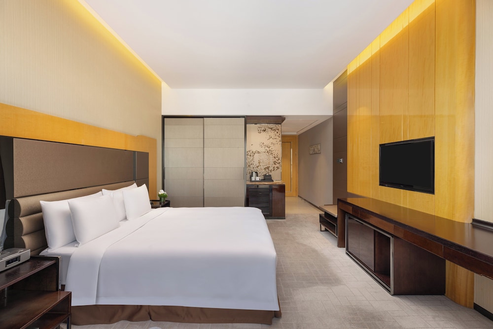 Crowne Plaza Beijing Lido by IHG — Hotel rooms in Beijing, Beijing