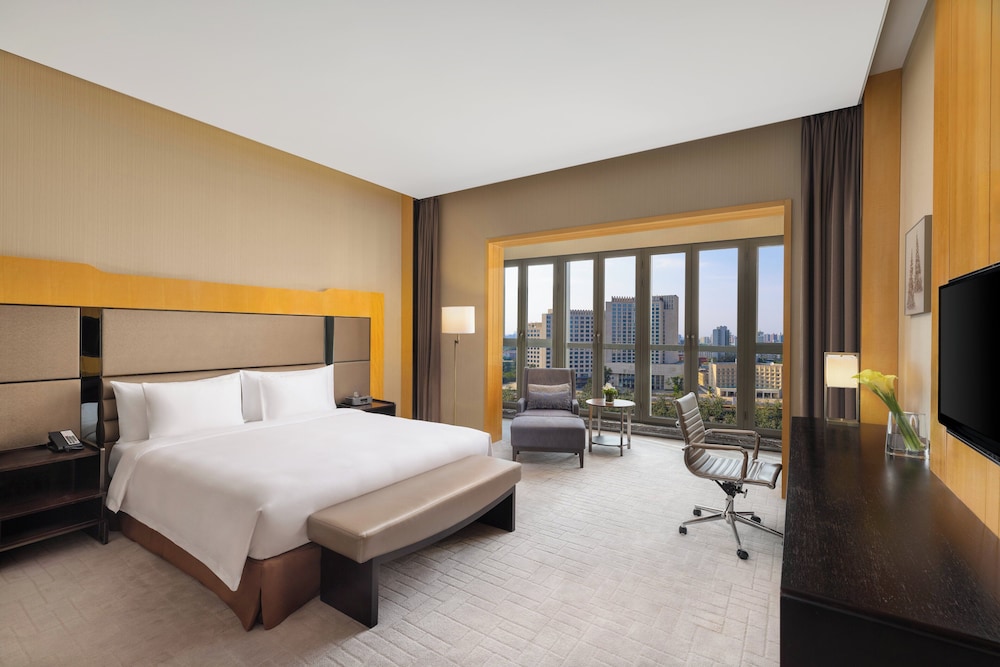 Crowne Plaza Beijing Lido by IHG — Hotel rooms in Beijing, Beijing