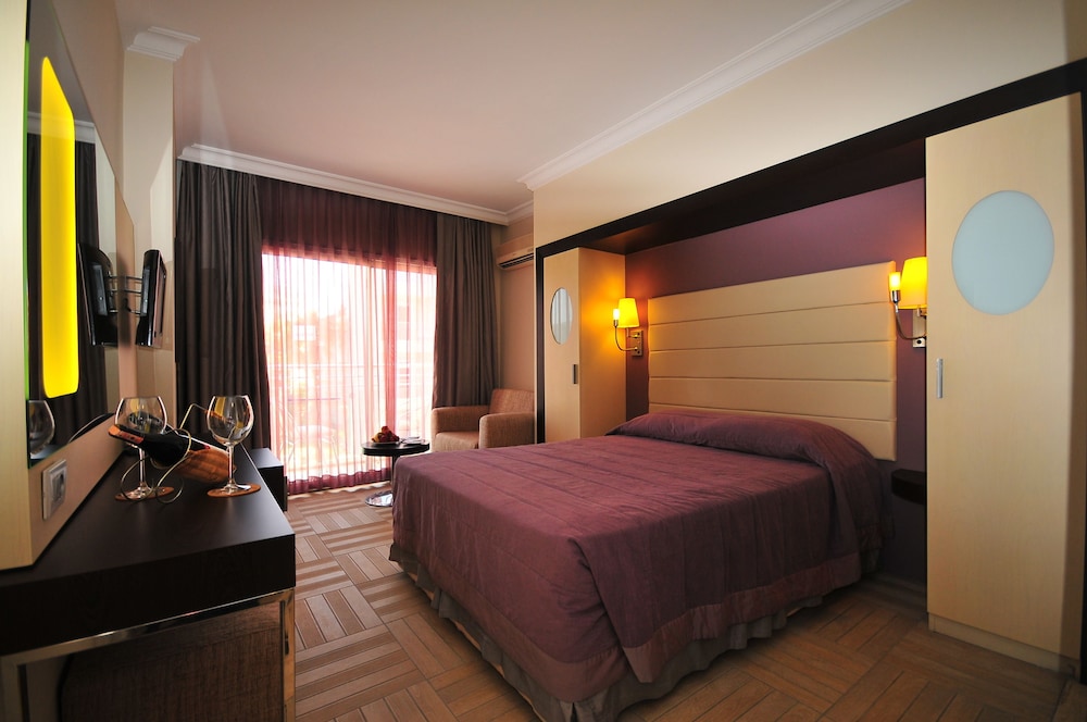 Blue Bay Platinum Hotel — Rooms in Marmaris, Mugla