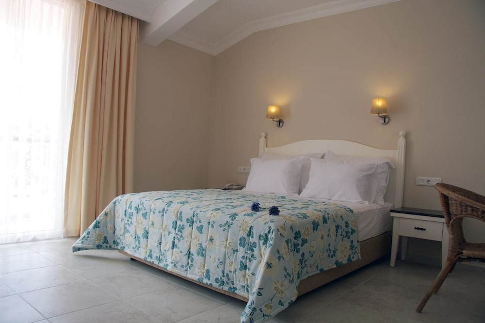 The Blue Lagoon Deluxe Hotel — Hotel rooms in Fethiye, Mugla