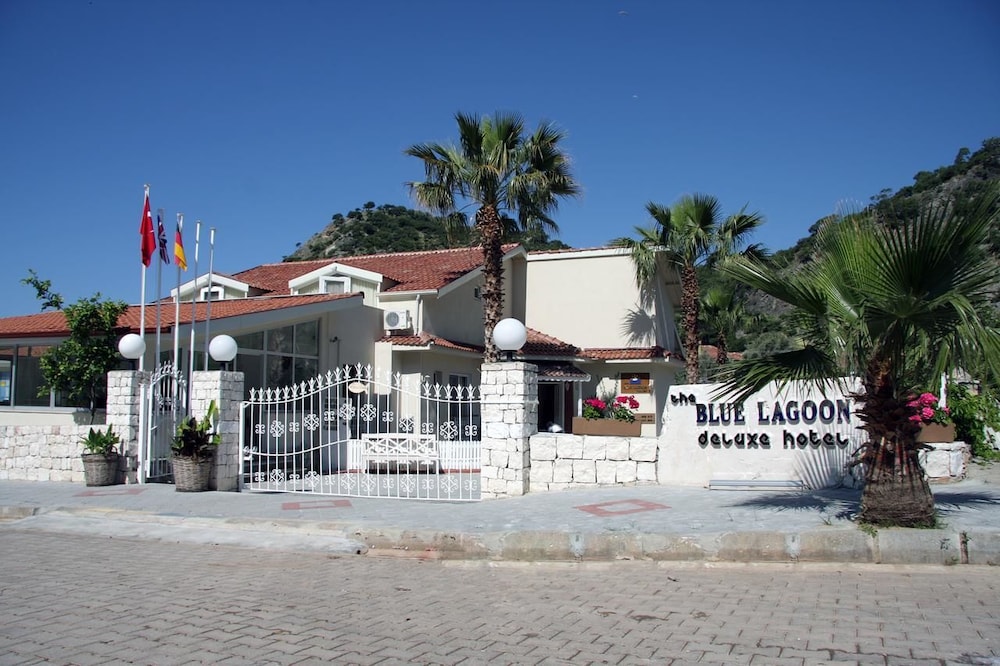The Blue Lagoon Deluxe Hotel — Hotel building in Fethiye, Mugla