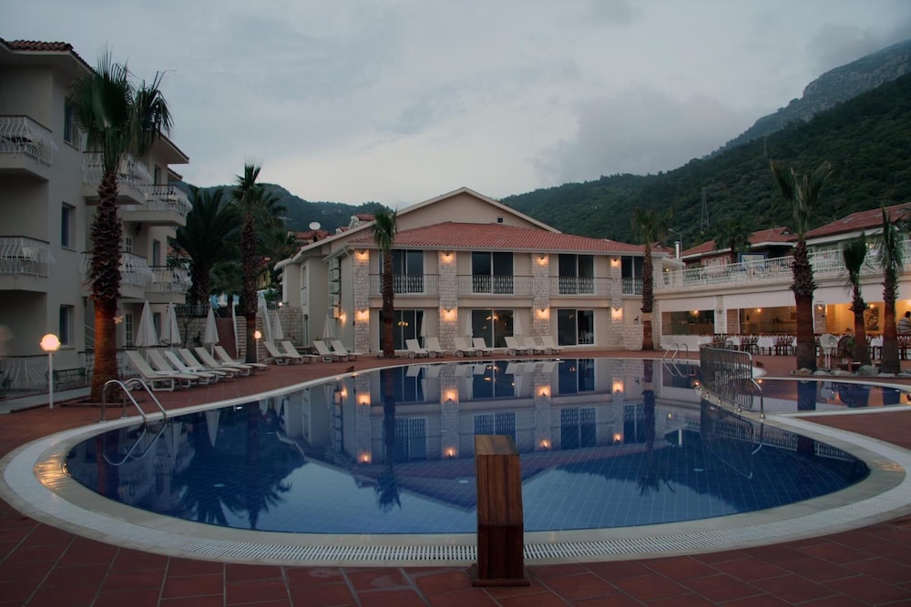 The Blue Lagoon Deluxe Hotel — Swimming pool in Fethiye, Mugla
