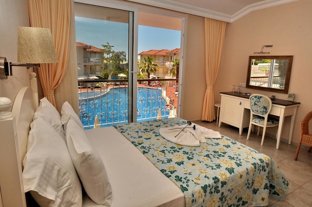 The Blue Lagoon Deluxe Hotel — Hotel rooms in Fethiye, Mugla