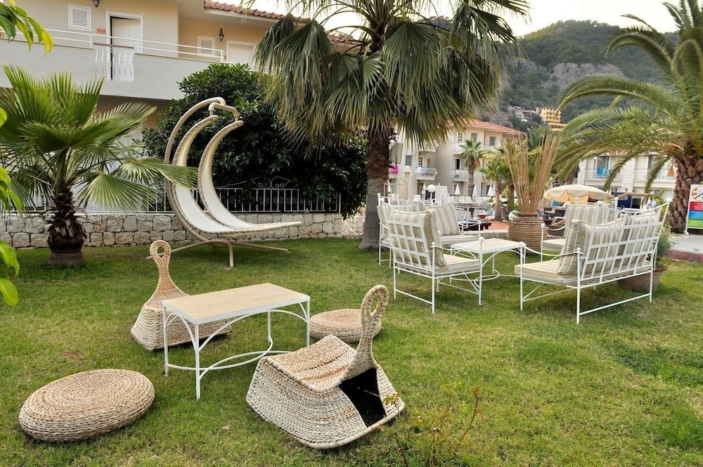 The Blue Lagoon Deluxe Hotel — Hotel building in Fethiye, Mugla