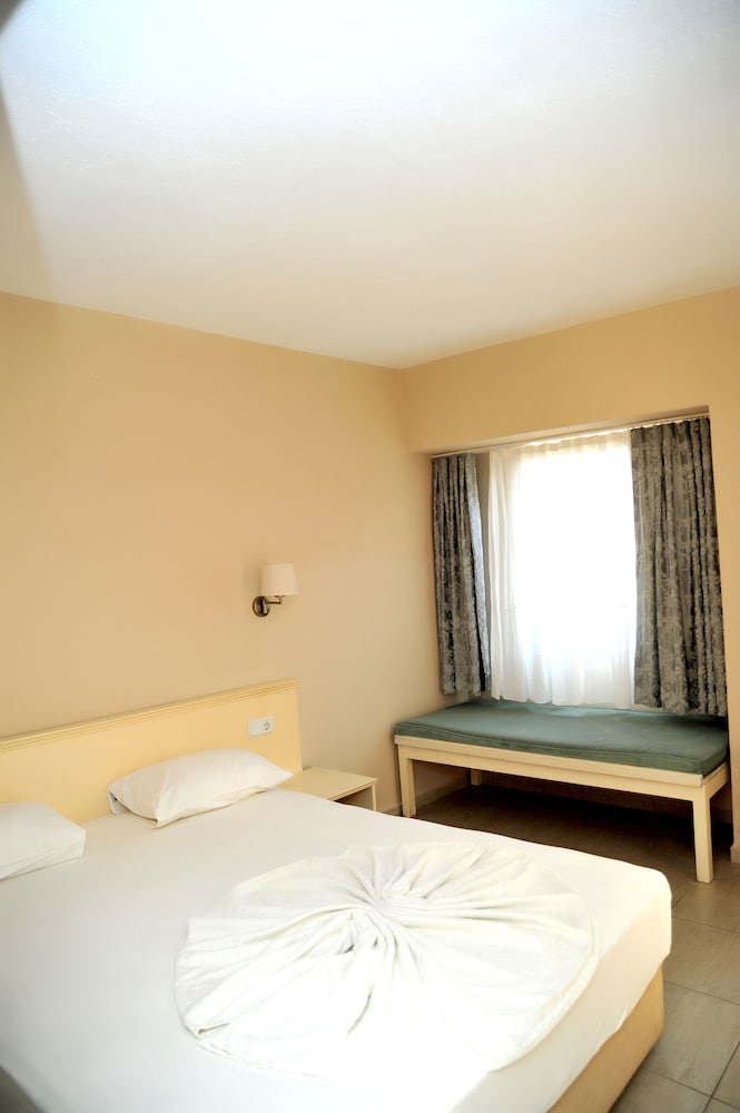 The Blue Lagoon Deluxe Hotel — Hotel rooms in Fethiye, Mugla