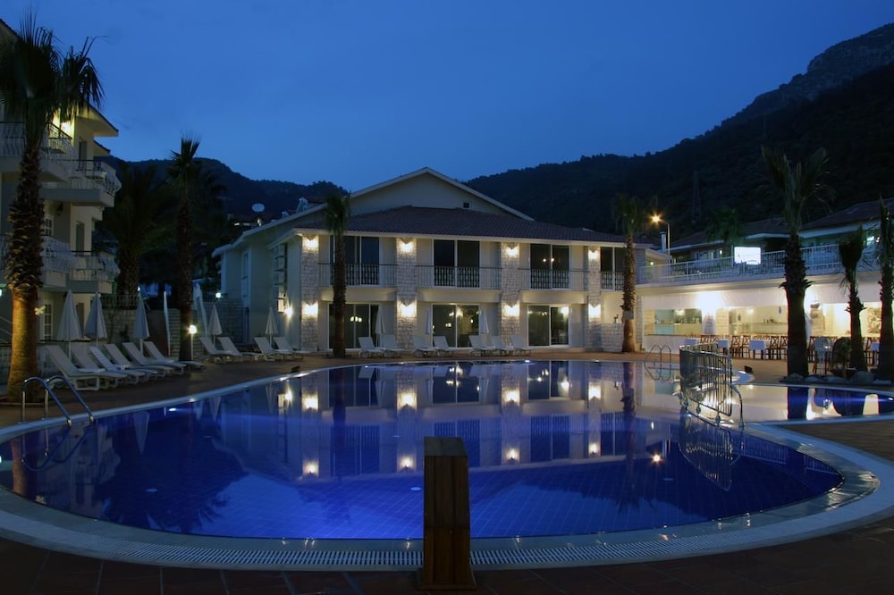 The Blue Lagoon Deluxe Hotel — Swimming pool in Fethiye, Mugla