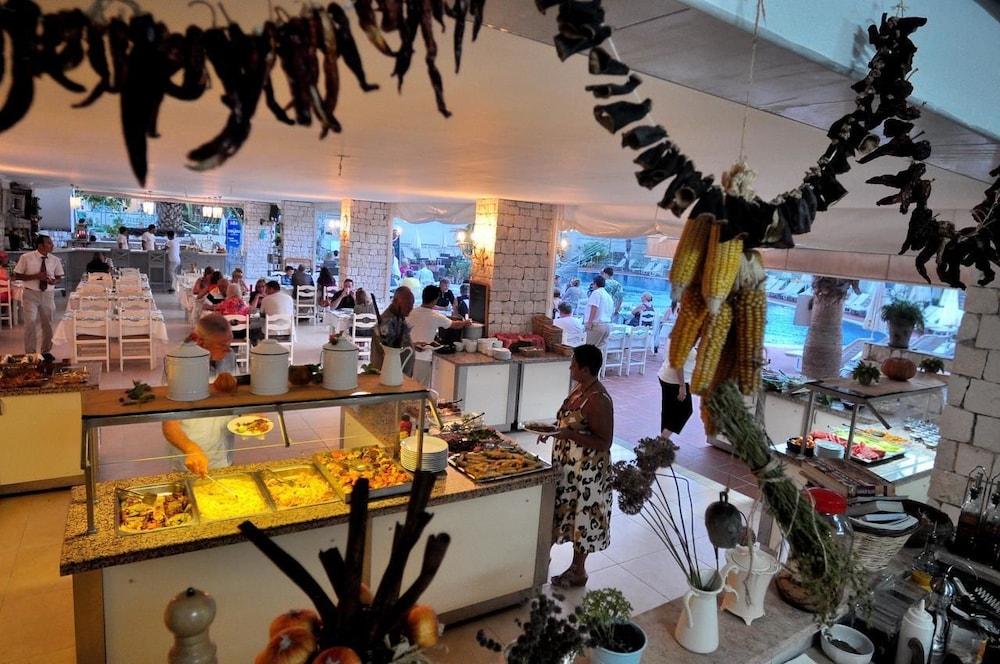 The Blue Lagoon Deluxe Hotel — Restaurant & bars in Fethiye, Mugla