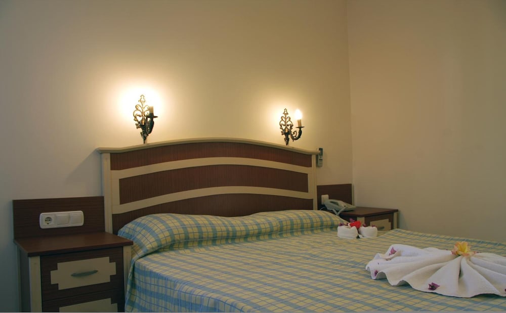 The Blue Lagoon Deluxe Hotel — Hotel rooms in Fethiye, Mugla
