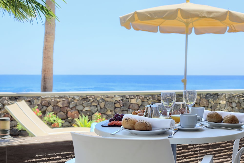Atalaya de Jandía by LIVVO — Restaurant & bars in Esquinzo, Canary Islands
