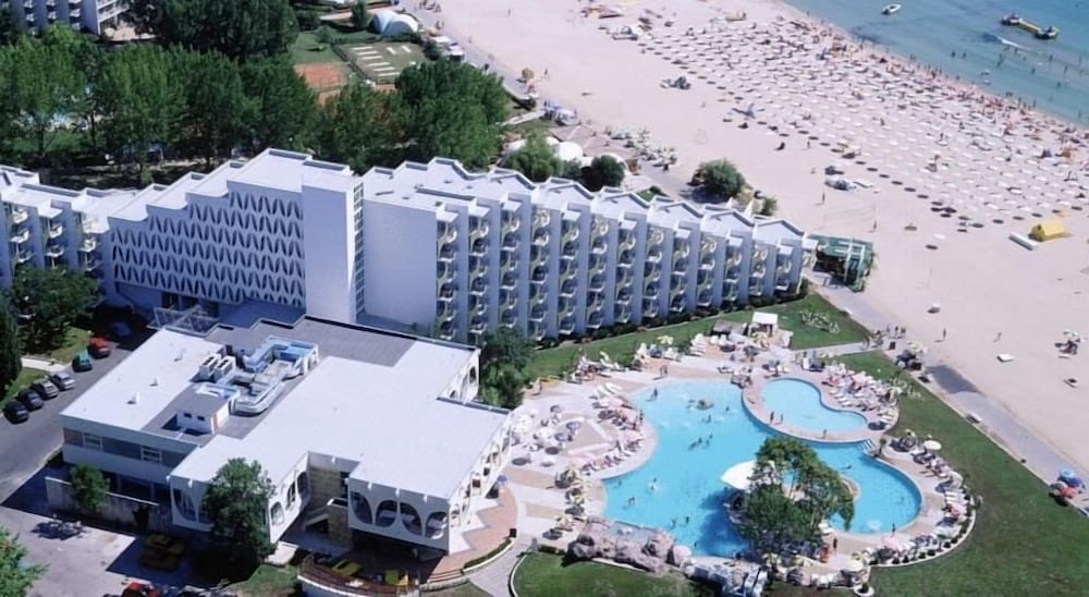 Hotel Laguna Garden — Hotel building in Albena, Dobrich