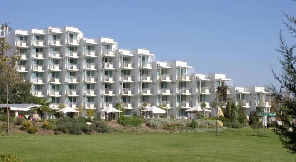 Hotel Laguna Garden — Hotel building in Albena, Dobrich