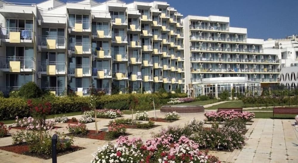 Hotel Laguna Garden — Hotel building in Albena, Dobrich