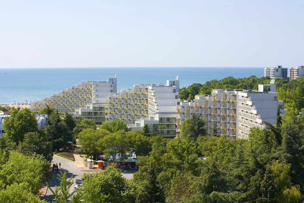 Hotel Laguna Garden — Hotel building in Albena, Dobrich