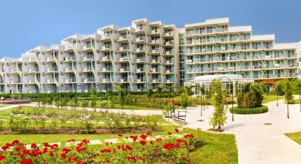 Hotel Laguna Garden — Hotel building in Albena, Dobrich