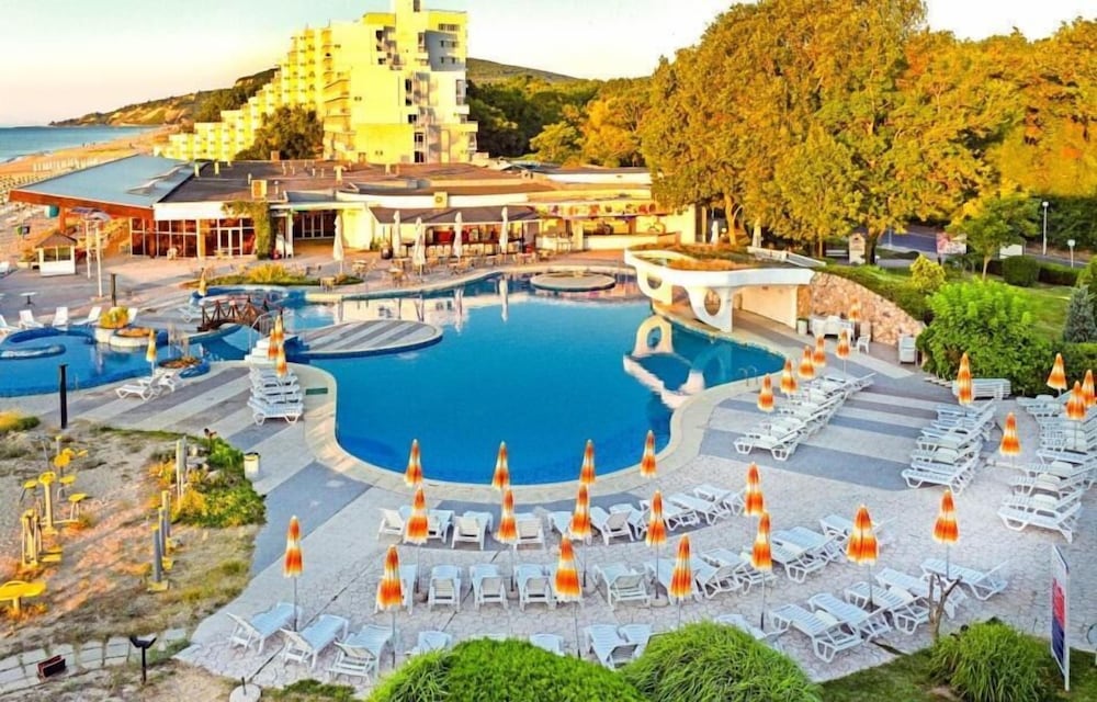 Hotel Slavuna — Swimming pool in Albena, Dobrich