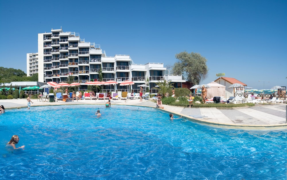 Hotel Slavuna — Swimming pool in Albena, Dobrich