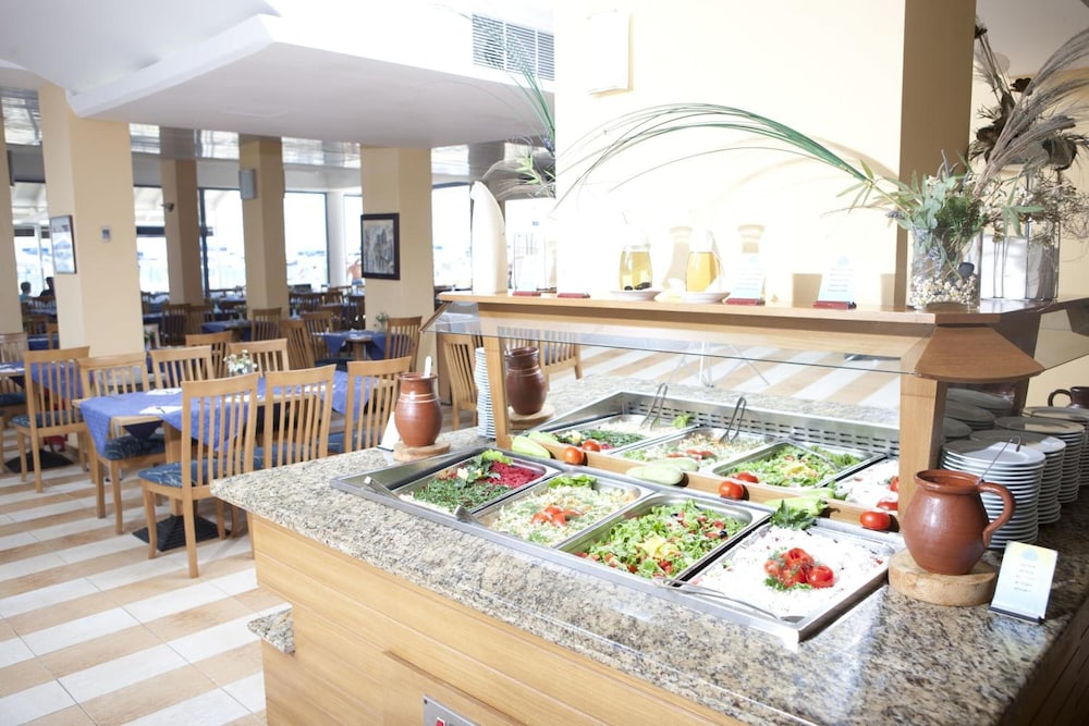 Hotel Slavuna — Restaurant & bars in Albena, Dobrich