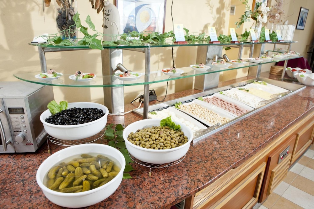 Hotel Slavuna — Restaurant & bars in Albena, Dobrich