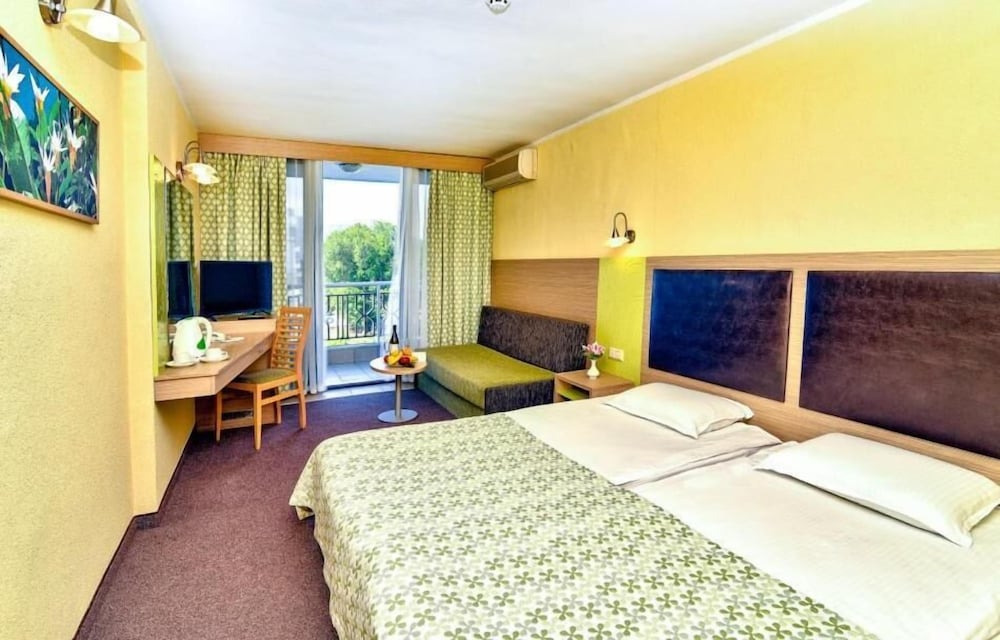 Hotel Slavuna — Hotel rooms in Albena, Dobrich