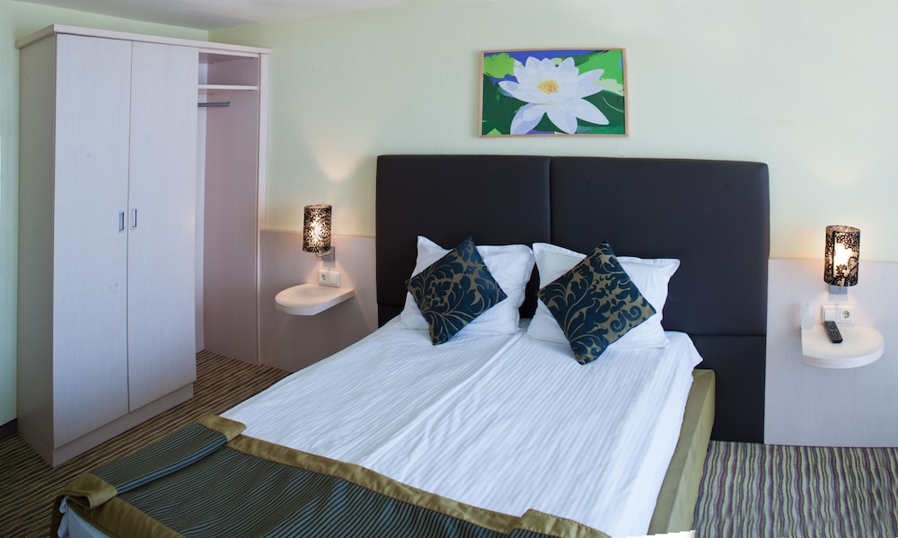 Hotel Slavuna — Hotel rooms in Albena, Dobrich