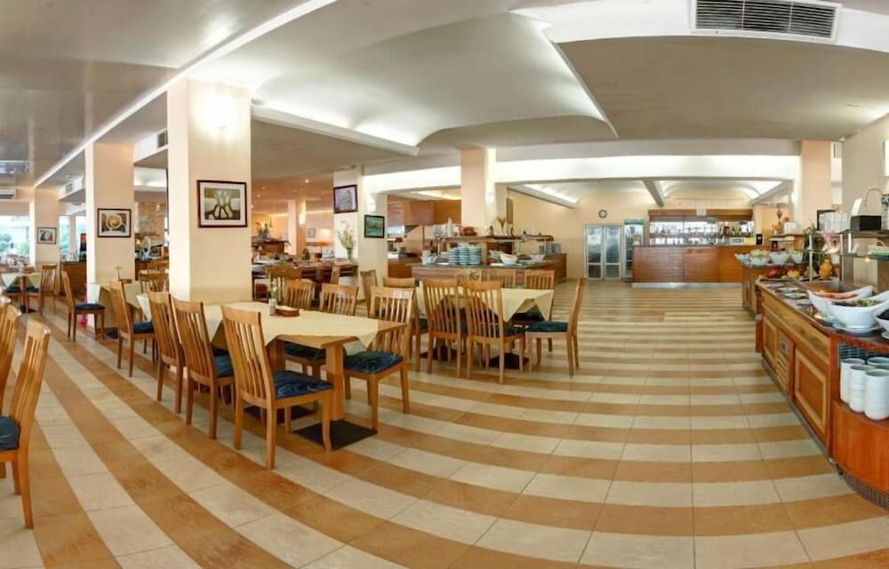 Hotel Slavuna — Restaurant & bars in Albena, Dobrich