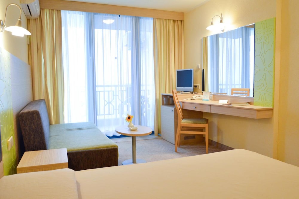 Hotel Slavuna — Hotel rooms in Albena, Dobrich