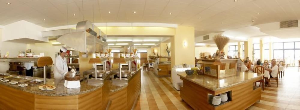 Hotel Slavuna — Restaurant & bars in Albena, Dobrich