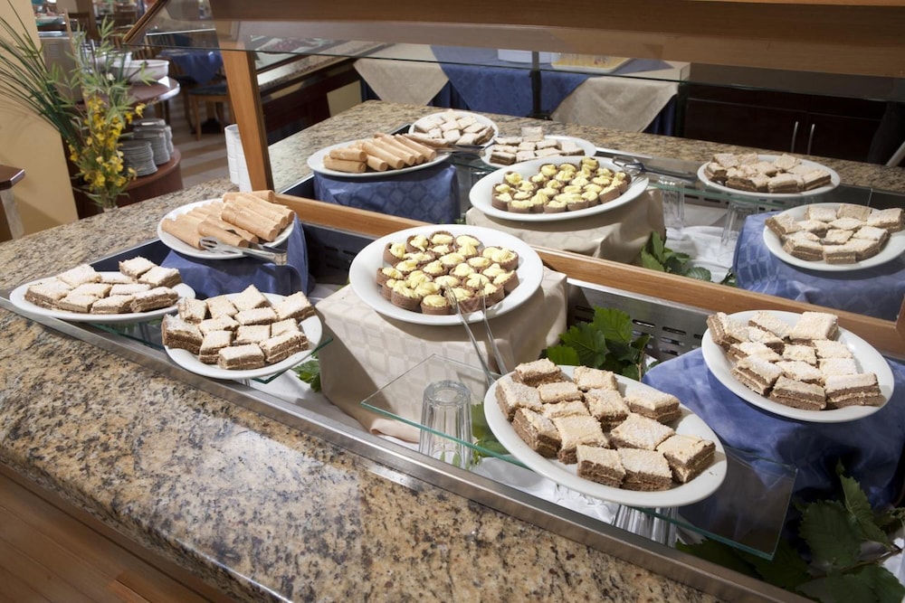 Hotel Slavuna — Restaurant & bars in Albena, Dobrich
