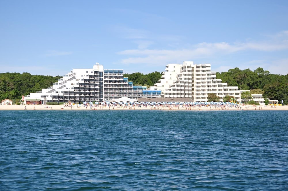 Hotel Slavuna — Hotel building in Albena, Dobrich