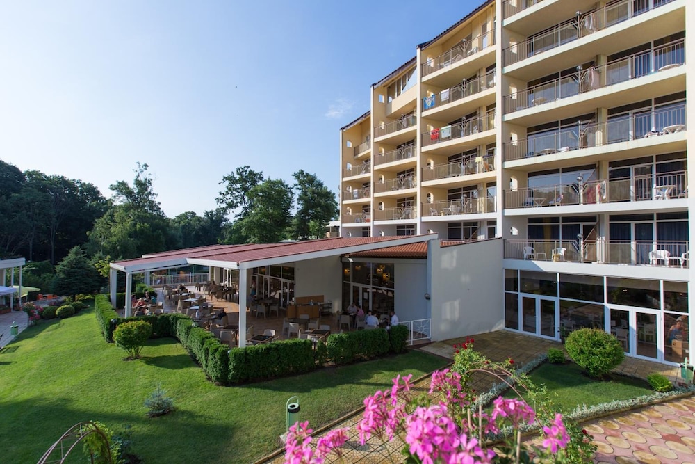 Madara Park Hotel — Hotel building in Golden Sands, Varna Region