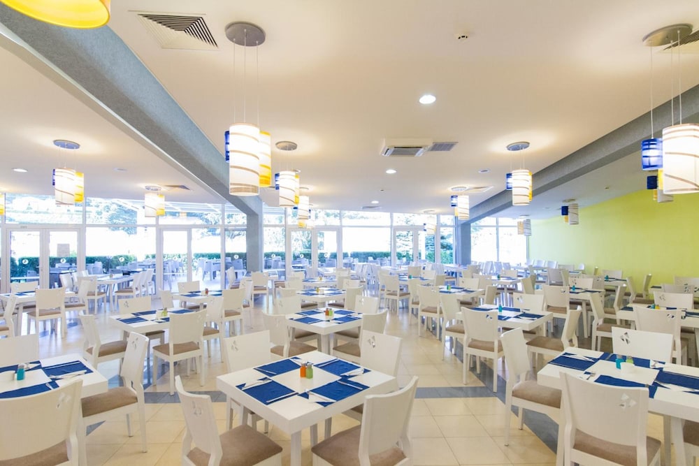 Madara Park Hotel — Restaurant in Golden Sands, Varna Region