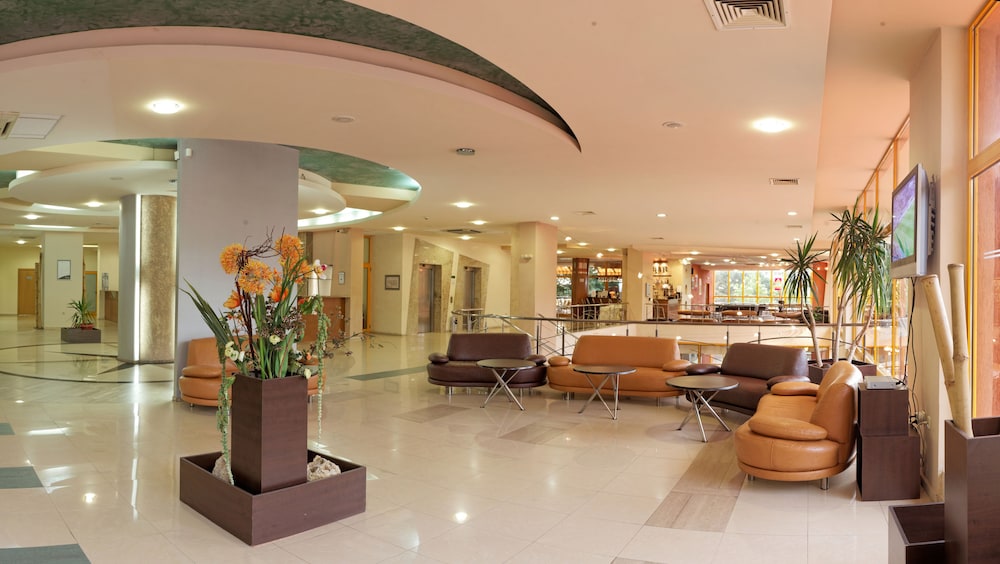 Atlas Hotel — Hotel building in Golden Sands, Varna Region