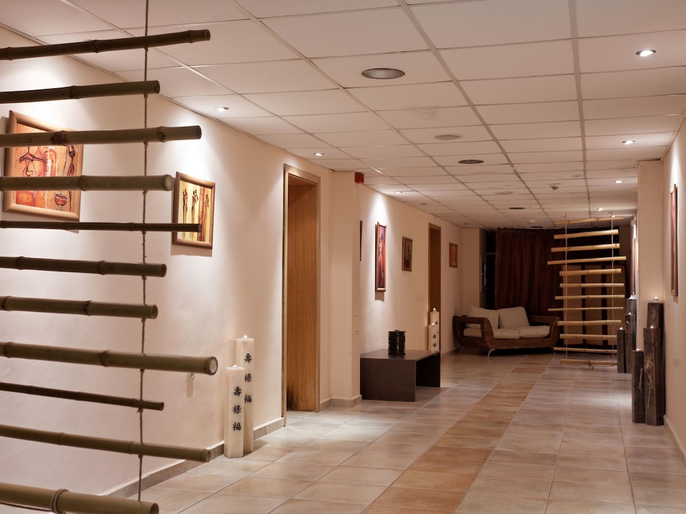 Atlas Hotel — Hotel building in Golden Sands, Varna Region