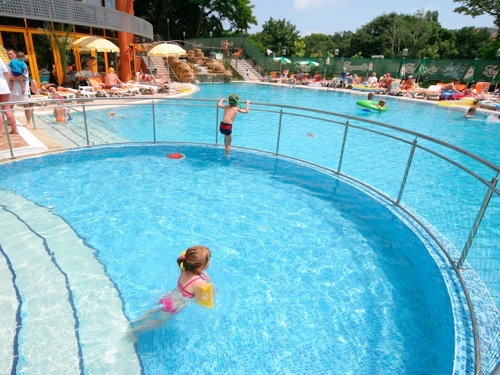Atlas Hotel — Swimming pool in Golden Sands, Varna Region