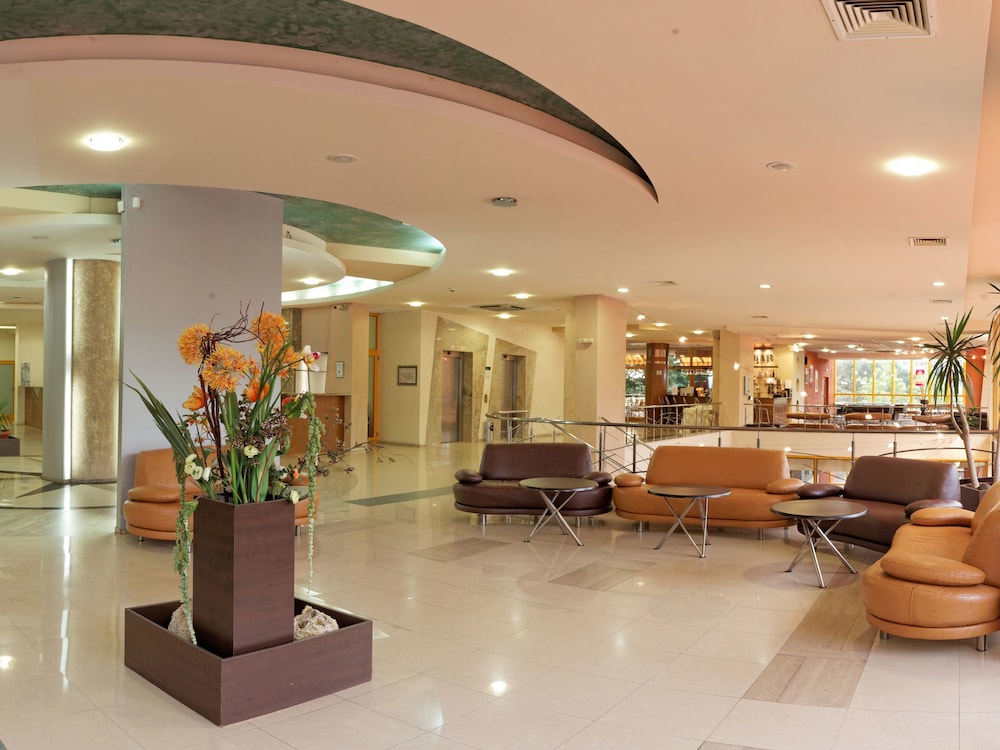 Atlas Hotel — Hotel building in Golden Sands, Varna Region